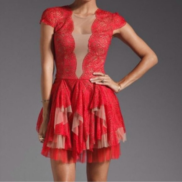 BCBGMaxAzria Dresses & Skirts - NWT BCBG MaxAzria Red Berry Rochelle Scallop Lace & Tulle Mini Cocktail Dress